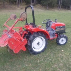 Japonský malotraktor Mitsubishi mtz 200 4x4 20koni