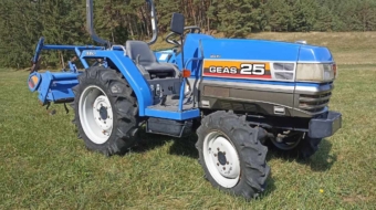 8japonsky_malotraktor_Iseki_geas_TG25_25koni_4x4_